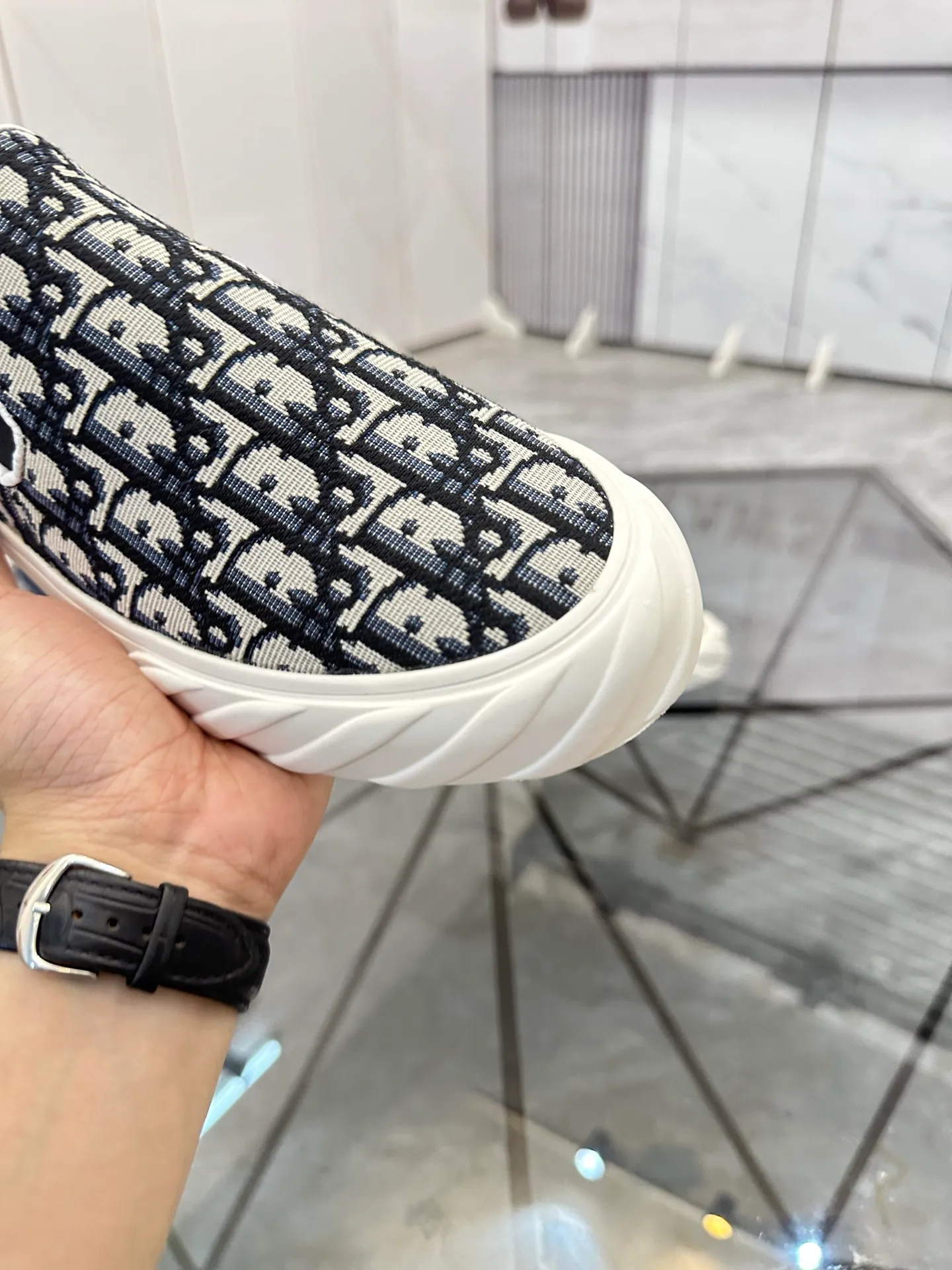 Men's shoes for sale 💰: 💰P380¥ Product trademark: Dior* "Dior*" slip-on shoes Regular size: 38-44 (can be customized to 45) Product materials: upper imported cowhide stitched with original fabric, sheepskin lining, original outsole. No.:6735